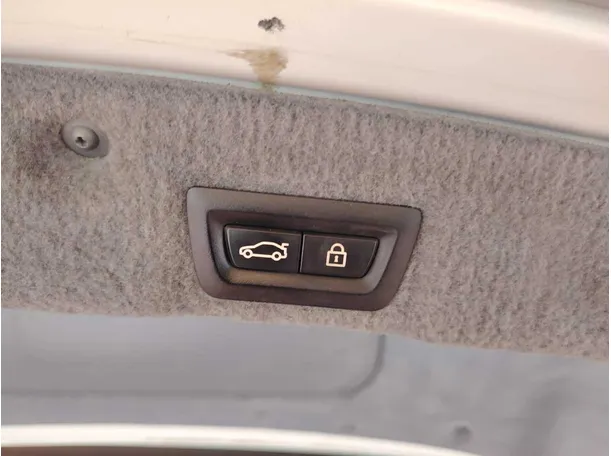 Car image 32