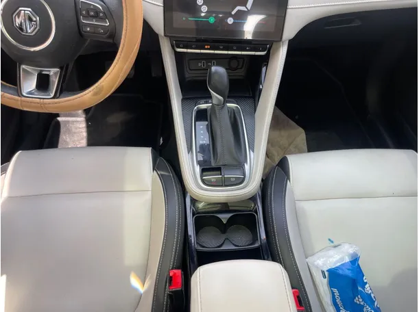 Car image 19