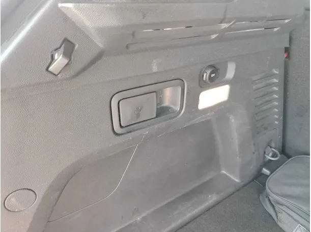 Car image 38