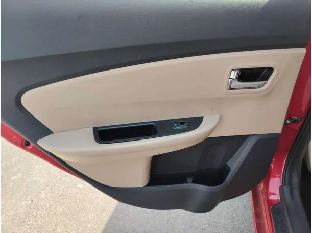 Car image 32