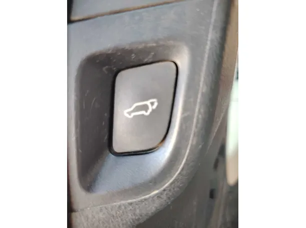 Car image 34