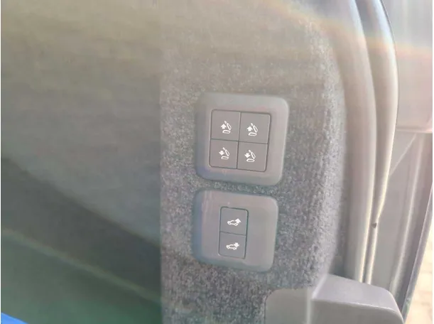 Car image 46