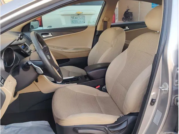 Car image 13