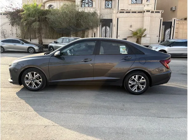 Car image 8