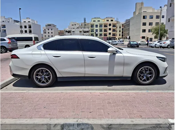 Car image 8