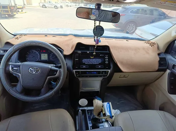 Car image 19