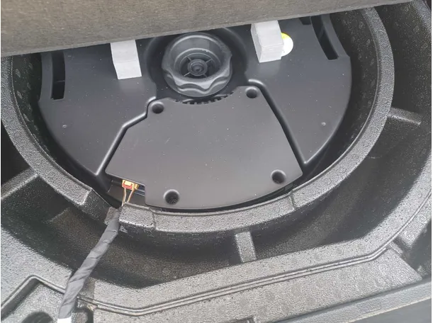 Car image 23