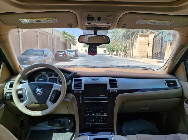 Car image 16