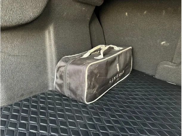Car image 33