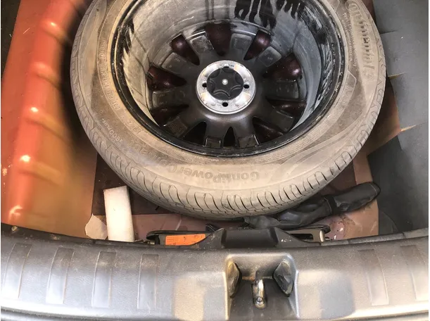 Car image 21