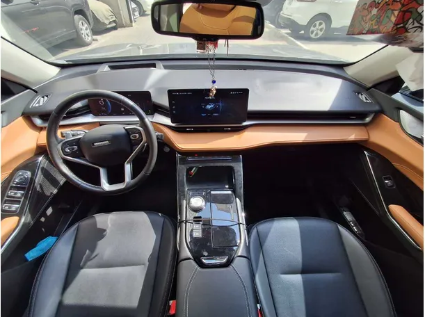 Car image 14