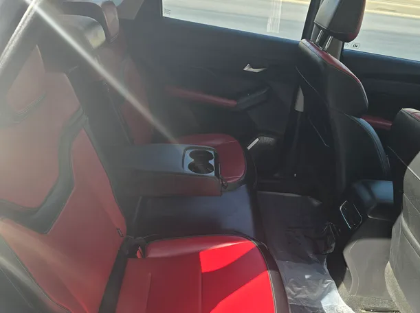 Car image 13