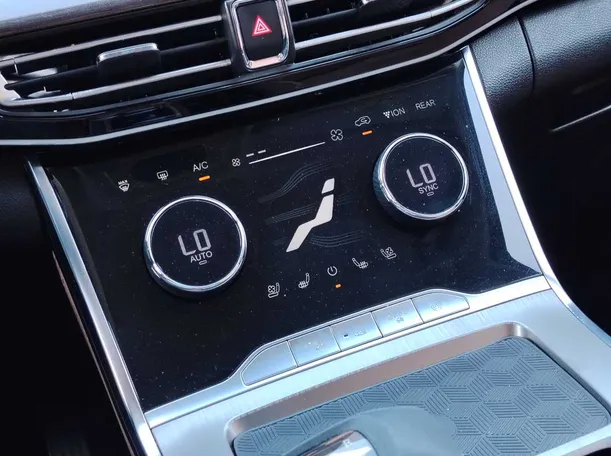Car image 28