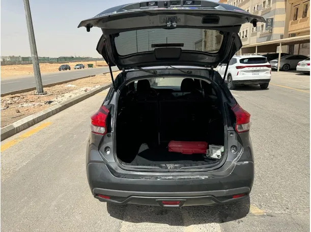 Car image 23