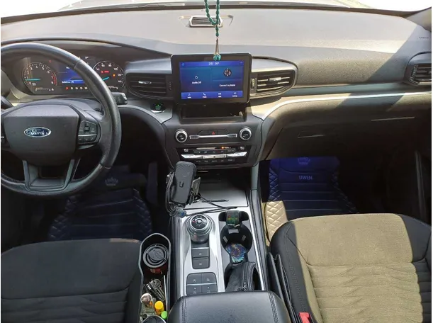 Car image 17