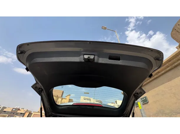Car image 23
