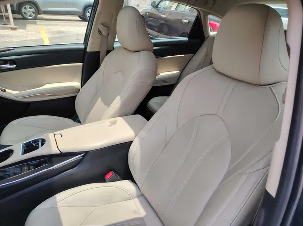 Car image 13