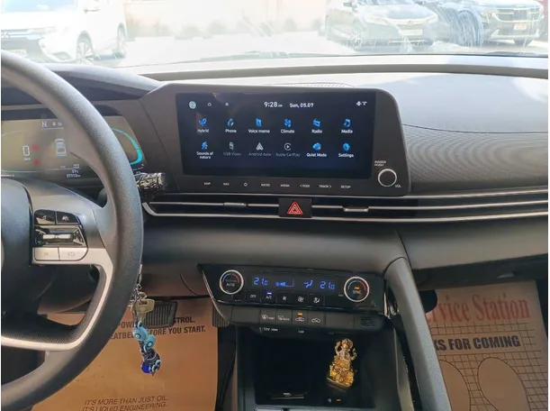 Car image 16