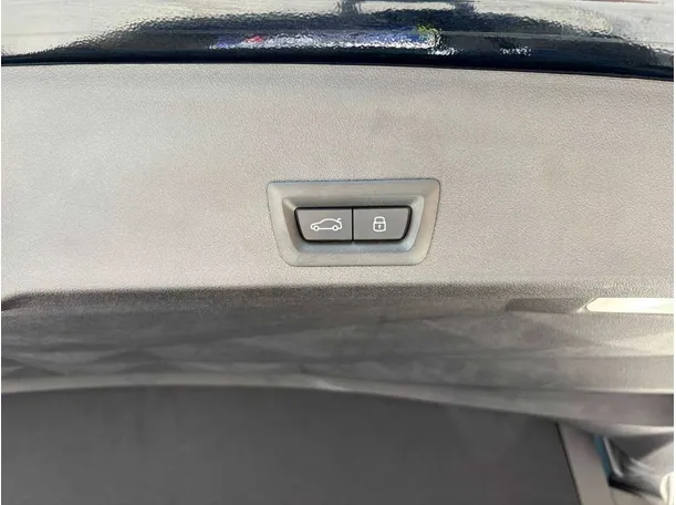Car image 40