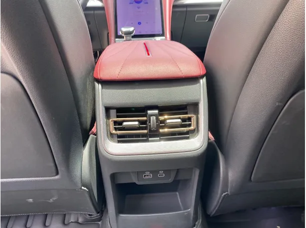 Car image 26