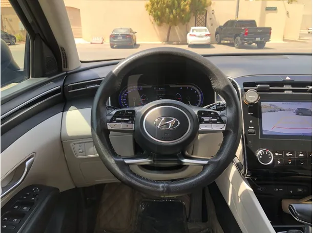 Car image 16