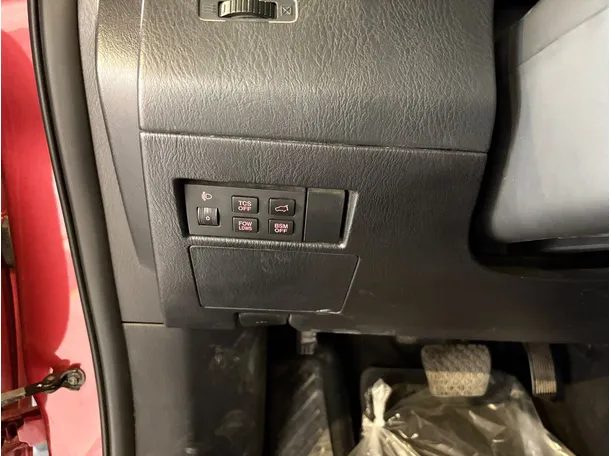 Car image 26