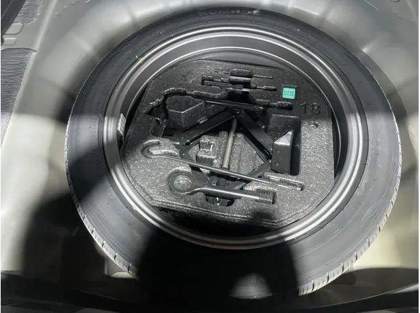 Car image 24