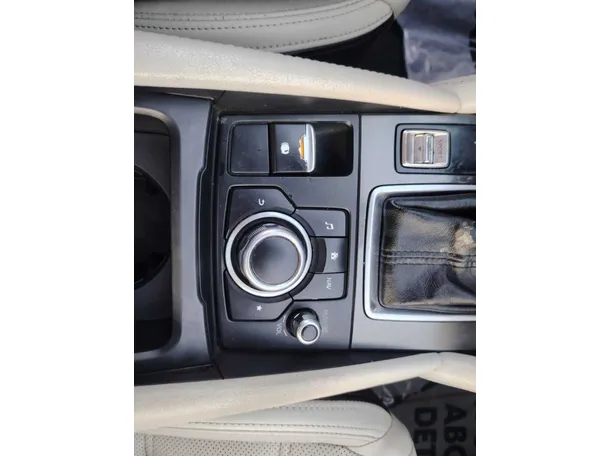 Car image 25