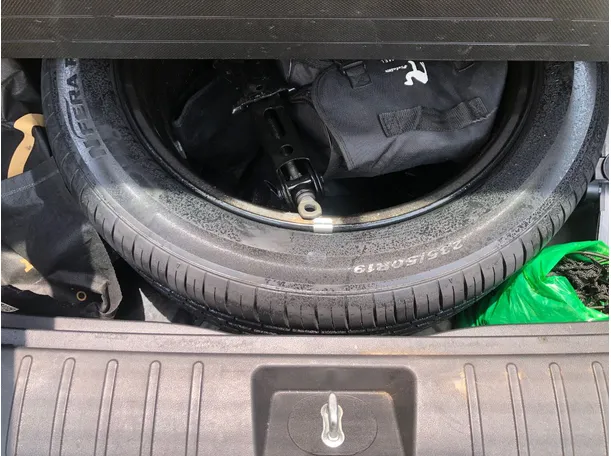 Car image 24