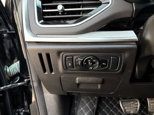 Car image 27
