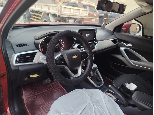 Car image 12