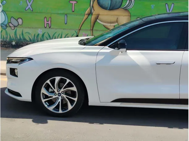 Car image 9