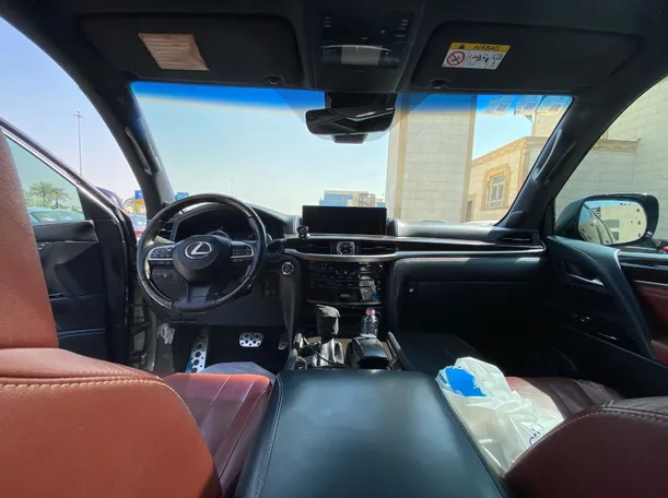 Car image 15