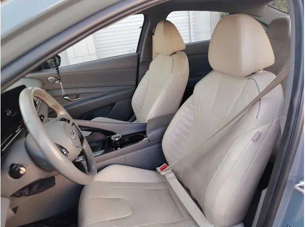 Car image 13