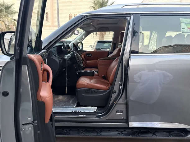 Car image 10