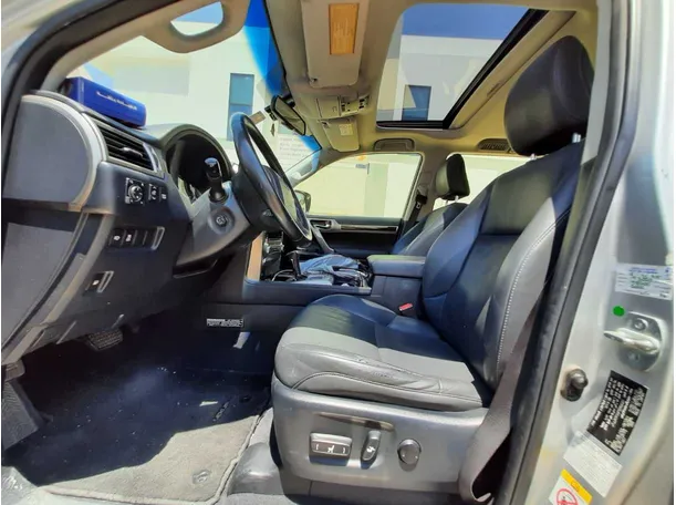 Car image 12