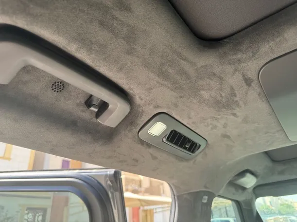 Car image 28