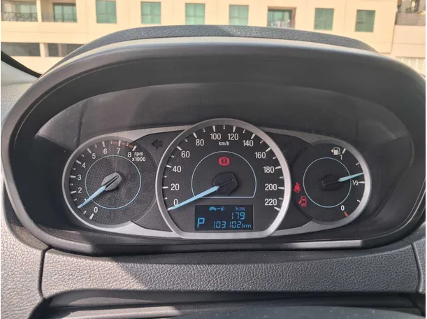 Car image 18