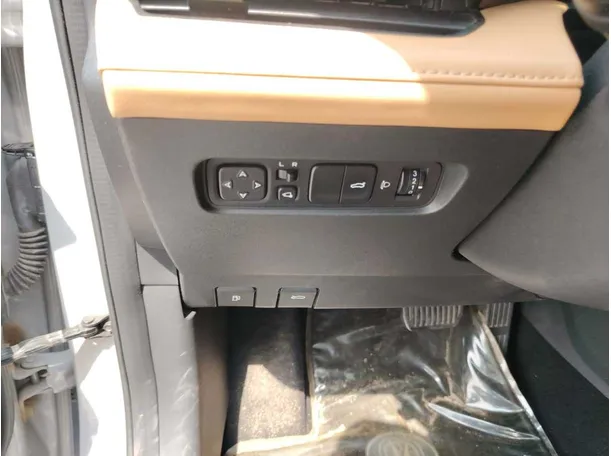 Car image 42