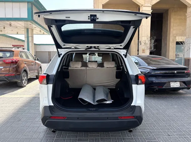 Car image 24