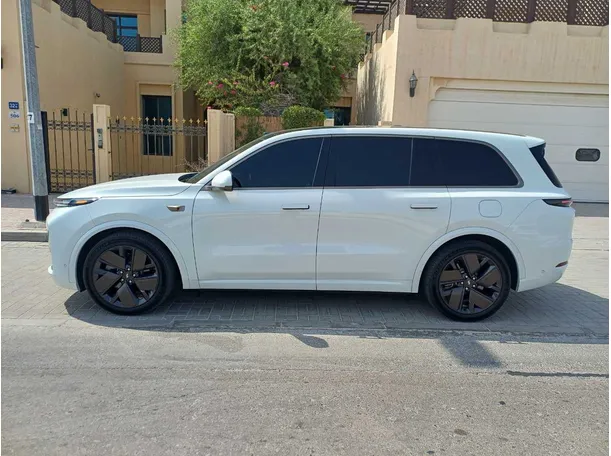 Car image 8