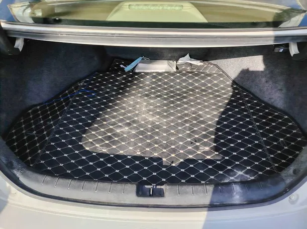 Car image 26
