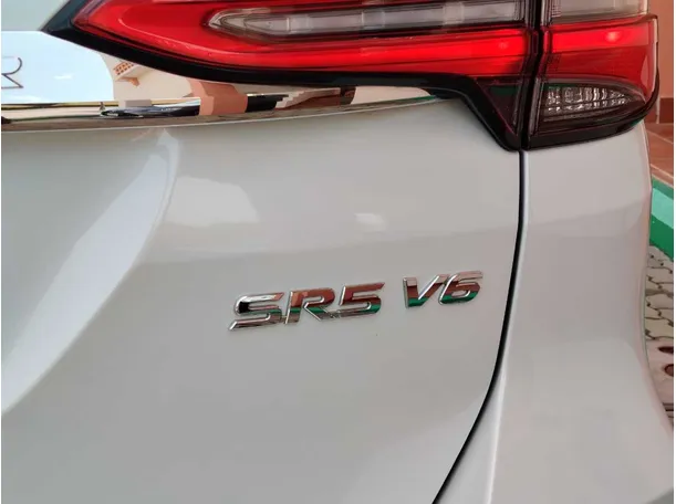 Car image 34