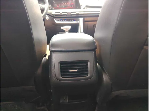 Car image 28