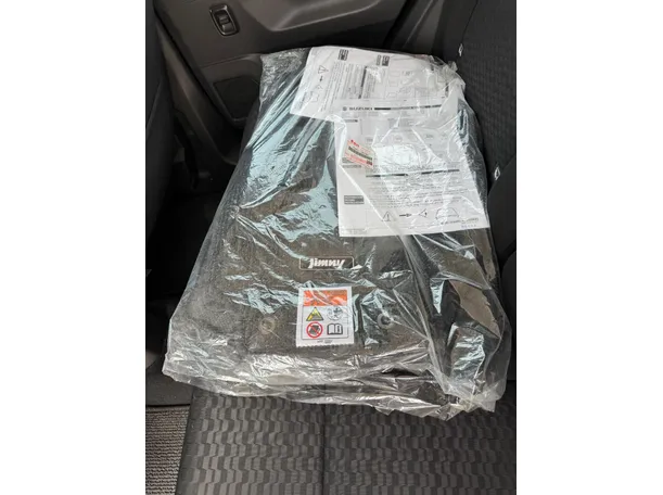 Car image 14