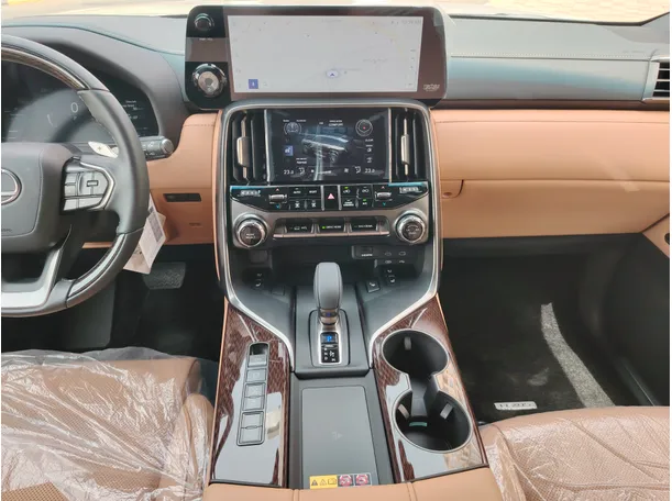 Car image 19