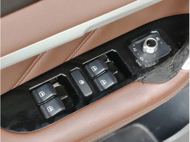 Car image 29