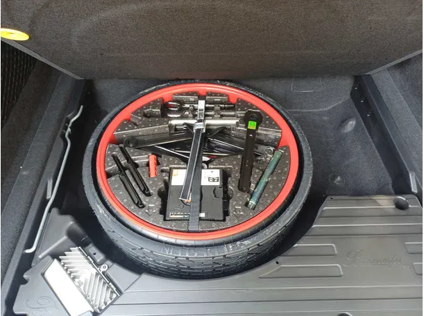 Car image 18