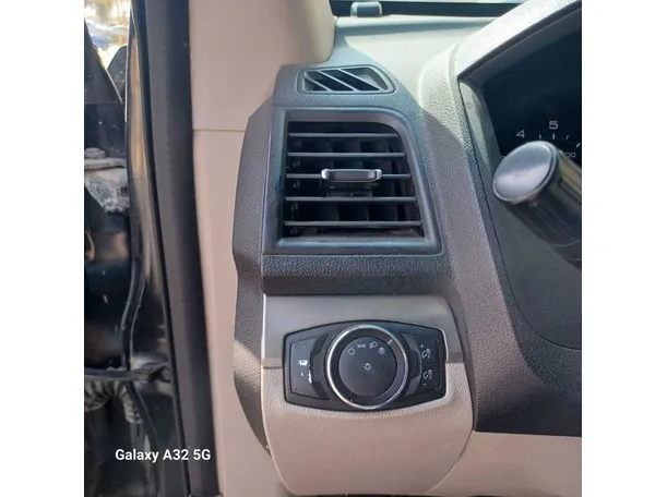 Car image 27