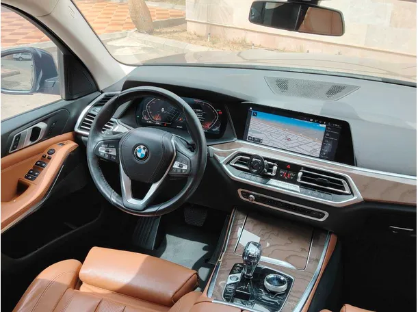 Car image 24